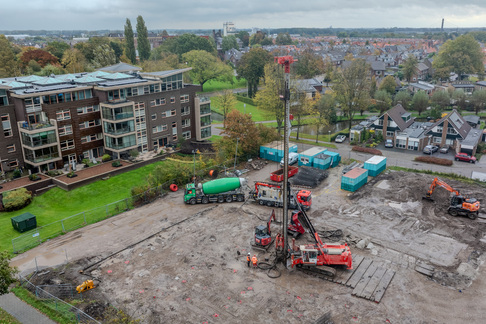 Wethouder boort symbolische eerste paal in Kampen